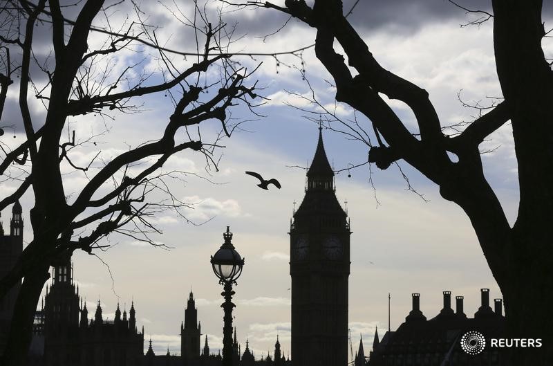 Лондон введет санкции против ВТБ и Сбера
