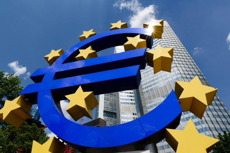 Еврозона близка к рецессии из-за замедления деловой активности