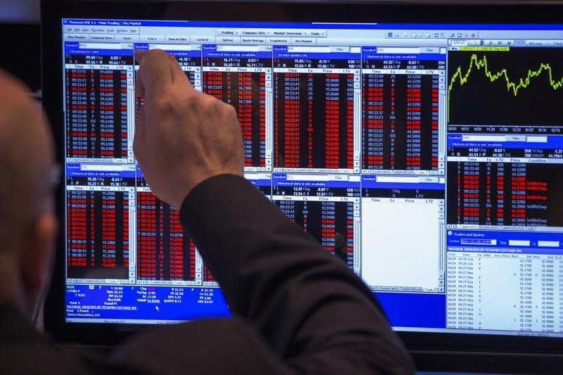 Рынок акций Московской биржи по состоянию на 13:00 мск 3 ноября снижается