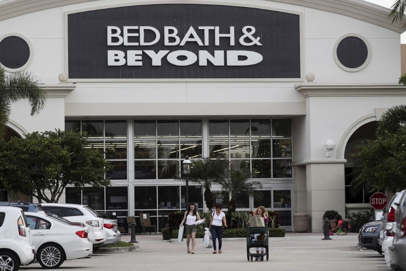 Акции Bed Bath & Beyond взлетели на 65%