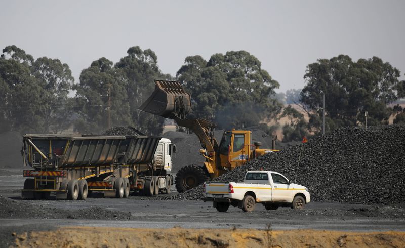 Bloomberg предупредил об угрозе для добычи угля в ЮАР