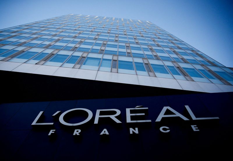 Акции L'Oreal просели на фоне трат на маркетинг, несмотря на сильные продажи за 4кв