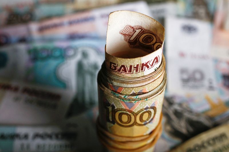 Рубль малоподвижен в ожидании ФРС, следит за геополитической повесткой