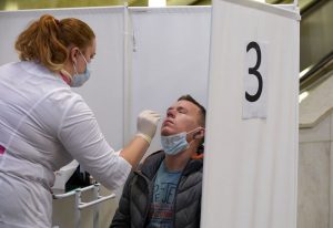 Read more about the article Число смертей от коронавируса в РФ за сутки составило 1.237 От Reuters