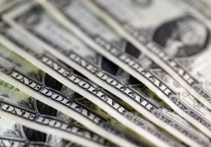 Read more about the article Средневзвешенный курс доллара США к российскому рублю со сроком расчетов «завтра» по состоянию на 11:30 мск 31 января составил 77,4702 руб. От IFX