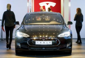 Read more about the article Tesla стремится к рекордной годовой прибыли От Investing.com