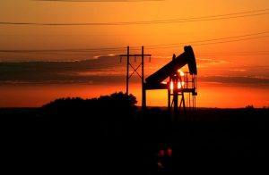 Read more about the article Нефть торгуется на максимумах 2014 года на фоне опасений о поставках От Reuters