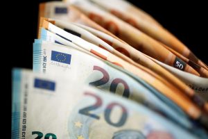 Read more about the article Средний курс евро со сроком расчетов «сегодня» по итогам торгов составил 88,3637 руб. От IFX