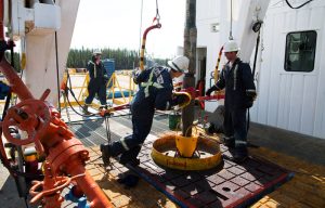 Read more about the article Нефтяники получат рекордные 650 млрд руб. за сдерживание цен на бензин От Investing.com