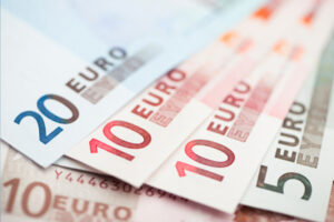 Read more about the article Средний курс евро со сроком расчетов «завтра» по итогам торгов составил 84,4732 руб. От IFX