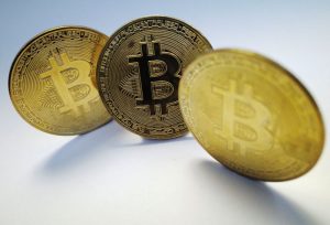 Read more about the article Падение BTC и стратегия США: новости крипторынка От Investing.com