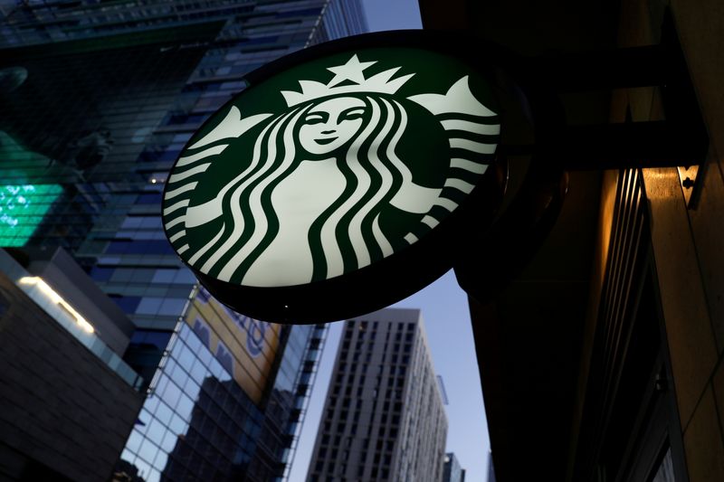 Продажи Starbucks недотянули до прогнозов на фоне вспышек COVID-19 в Китае