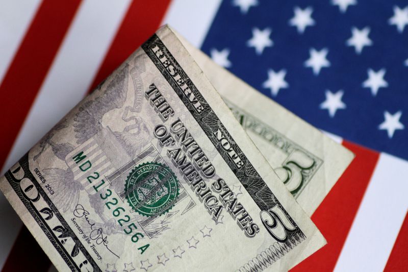 За первые пять минут торгов курс доллара США повысился  до 73,4885 руб.