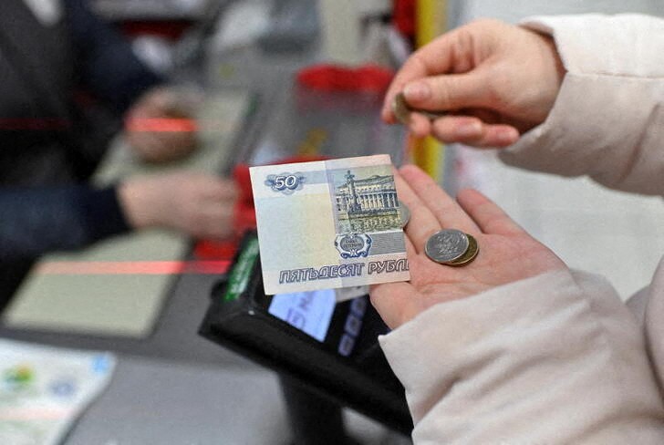 Российский рубль достиг более чем 5-недельного максимума