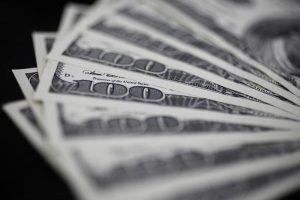 Read more about the article Средневзвешенный курс доллара США к российскому рублю со сроком расчетов «завтра» по состоянию на 11:30 мск 22 февраля составил 80,4194 руб. От IFX