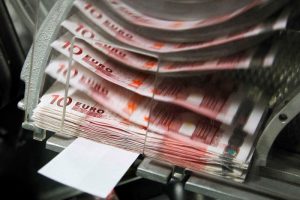 Read more about the article Средний курс евро со сроком расчетов «завтра» по итогам торгов составил 86,5209 руб. От IFX