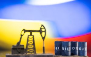 Read more about the article Цены на нефть растут на 5% на фоне санкций против банков, приведения ядерного оружия РФ в готовность От Reuters