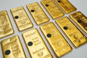 Read more about the article Палладий, золото растут на фоне введения Западом санкций против РФ От Reuters