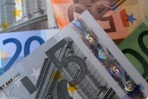 Read more about the article Средний курс евро со сроком расчетов «завтра» по итогам торгов составил 85,8716 руб. От IFX