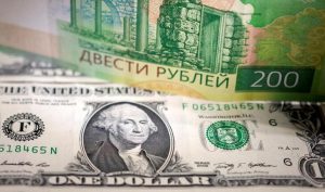 Read more about the article Рубль упал до исторического минимума в системе EBS из-за ужесточения западных санкций От Reuters
