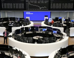 Read more about the article Европейские акции в минусе после ужесточения санкций против РФ От Reuters