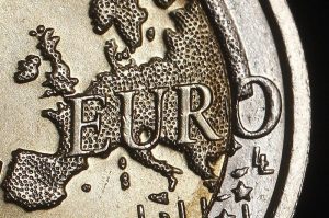 Read more about the article Доллар и евро торгуются на «Московской бирже» вблизи уровней закрытия вчерашней сессии От IFX