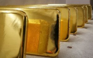 Read more about the article Цены на золото стабильны на фоне украинского кризиса; палладий торгуется на 7-месячном максимуме От Reuters