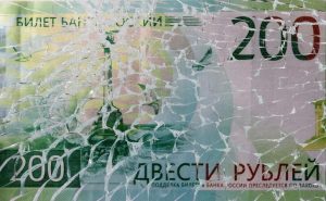Read more about the article Рубль обновил минимум к евро из-за проблем с расчетами, на фоне санкций и падения рейтингов РФ От Reuters