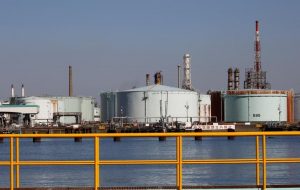 Read more about the article Япония высвободит 7,5 млн баррелей нефти из запасов для компенсации перебоев в поставках От Reuters