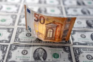 Read more about the article Евро под давлением опасений о стагфляции, цены на сырье поддерживают «осси» От Reuters