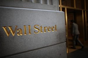 Read more about the article Рынок акций  США закрылся падением, Dow Jones снизился на 1,56% От Investing.com
