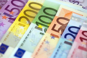 Read more about the article Средний курс евро со сроком расчетов «завтра» по итогам торгов составил 62,4915 руб. От IFX