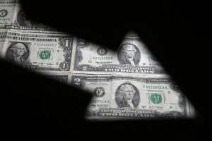 Read more about the article Средневзвешенный курс доллара США к российскому рублю со сроком расчетов «завтра» по состоянию на 15:30 мск 18 августа составил 59,957 руб. От IFX