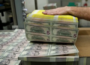 Read more about the article Средневзвешенный курс доллара США к российскому рублю со сроком расчетов «завтра» по состоянию на 15:30 мск 15 августа составил 61,3747 руб. От IFX