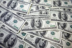 Read more about the article Средний курс доллара США со сроком расчетов «сегодня» по итогам торгов составил 61,3947 руб. От IFX