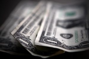 Read more about the article Растущий доллар заставляет центральные банки наверстывать упущенное От Investing.com