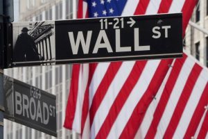 Read more about the article Рынок акций  США закрылся падением, Dow Jones снизился на 2,11% От Investing.com