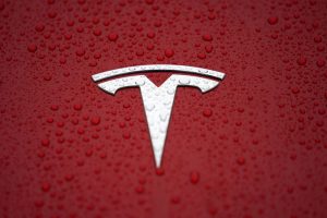 Read more about the article Стратег советует покупать акции Tesla, если они упадут ниже $125 От Investing.com