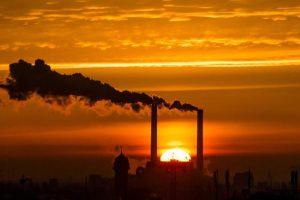 Read more about the article Цена выбросов в Европе превысила 100 евро за тонну на семь лет раньше срока От Investing.com