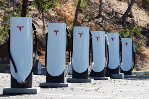 Read more about the article Tesla оценила стоимость глобального перехода на чистую энергию От Investing.com
