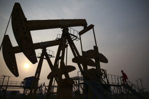 Read more about the article Сокращение добычи привело к падению цен на нефть От Investing.com