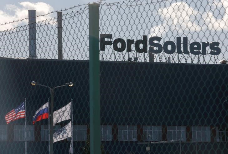 Ford останавливает операции в России