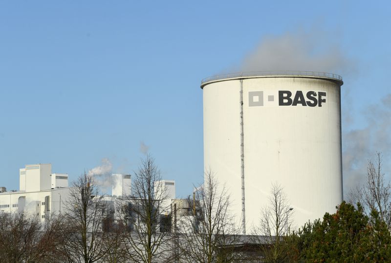 BASF и LetterOne Фридмана спорят о необходимости IPO Wintershall Dea