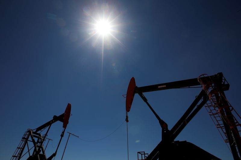 Цены на нефть снижаются на статданных из Китая