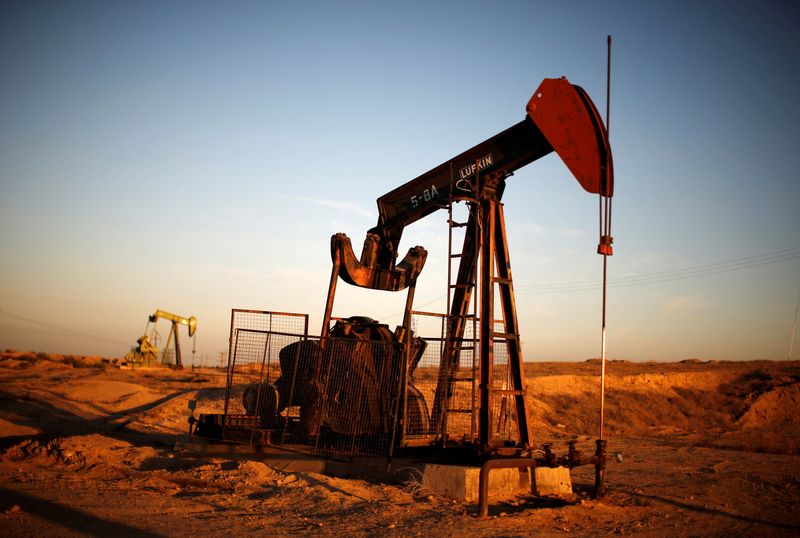 Нефть торгуется на отметке $111 за баррель, рынки опасаются перебоев