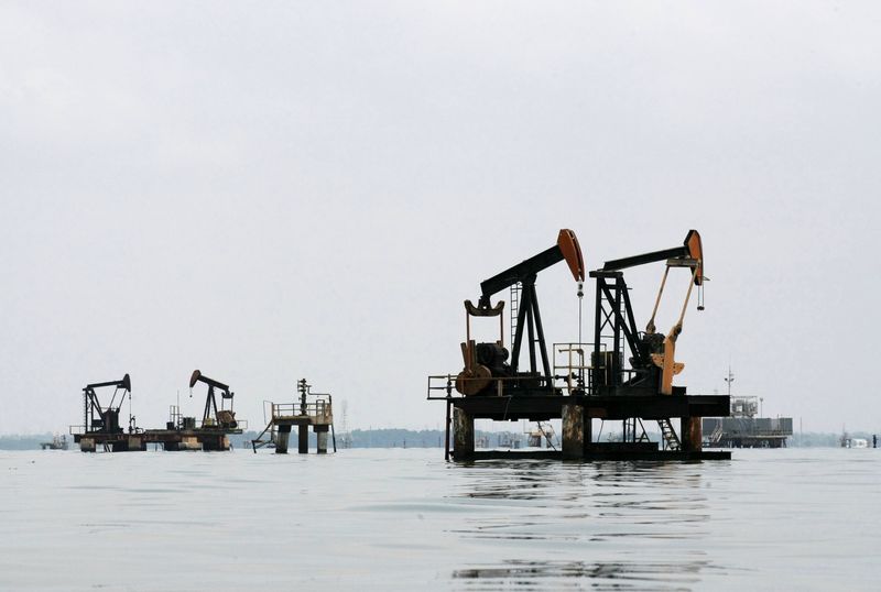 Цены на нефть пошли в рост, но есть опасения первого недельного убытка