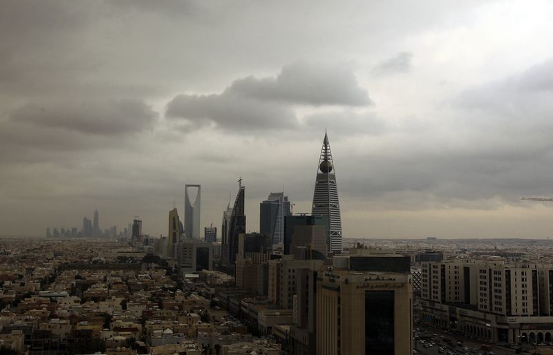 Эксперт: Саудовская Аравия может «заполнить» нефтяной рынок