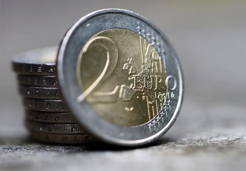 Евро за минуту подорожал на 2 рубля