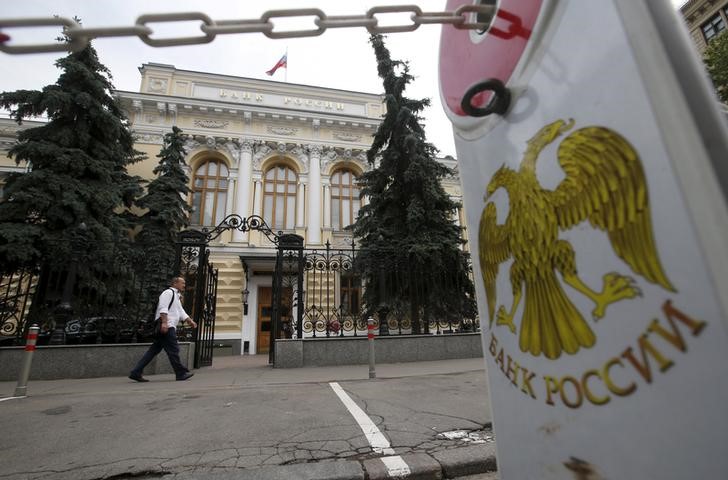 ЦБ РФ сможет ограничивать банковские комиссии за валютные переводы при попадании этих банков под санкции