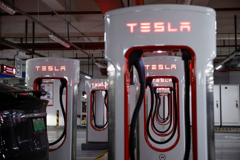 Акции Tesla стали фаворитами у шортистов